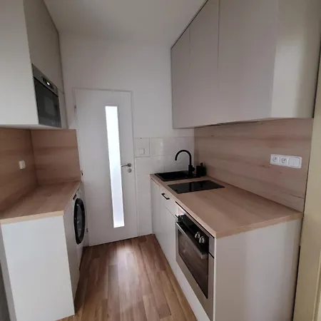 For 2 People In The Center *